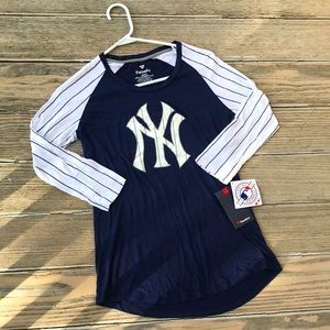 NWT New York Yankees 3/4 sleeve tee
